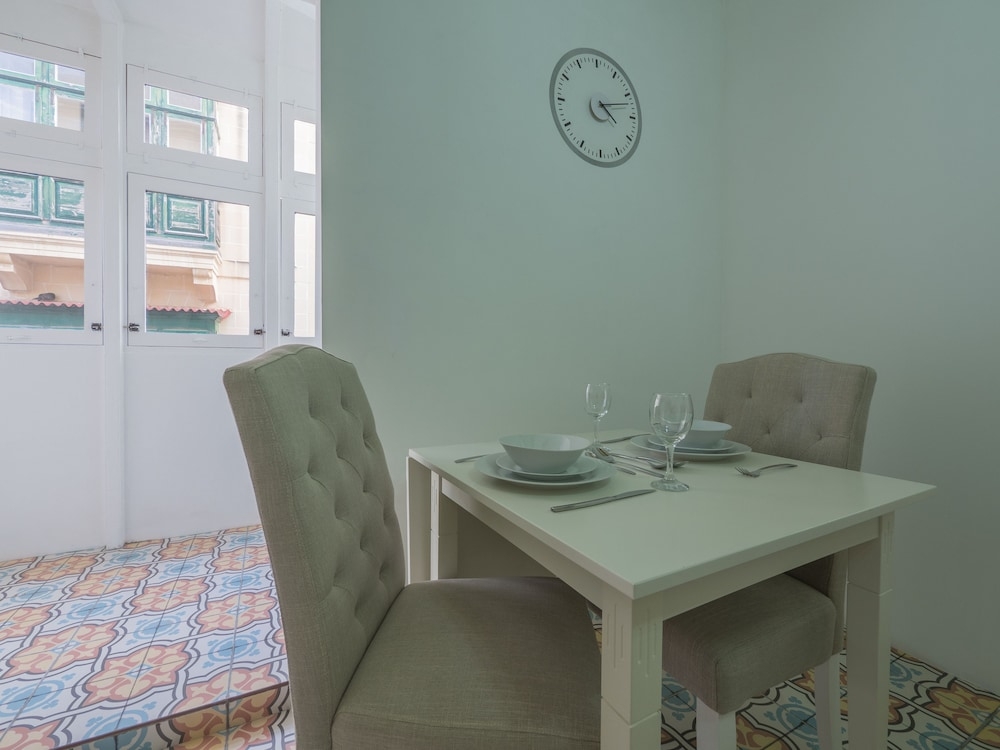 客室内のダイニングエリア