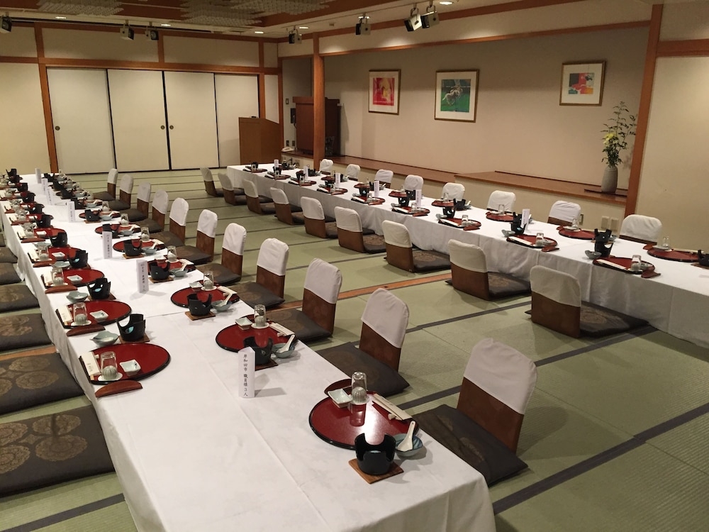 客室内のダイニングエリア