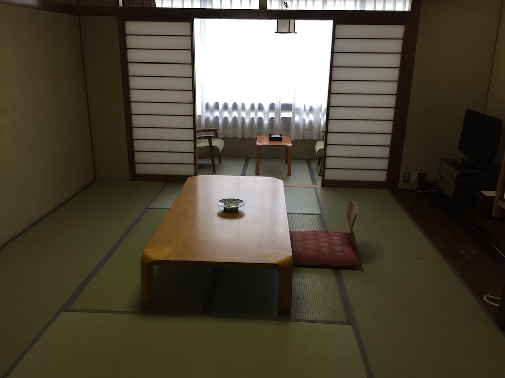 客室内のダイニングエリア