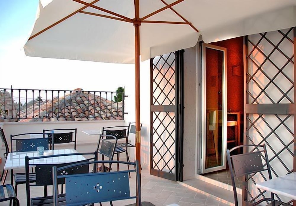 屋外ダイニングエリア