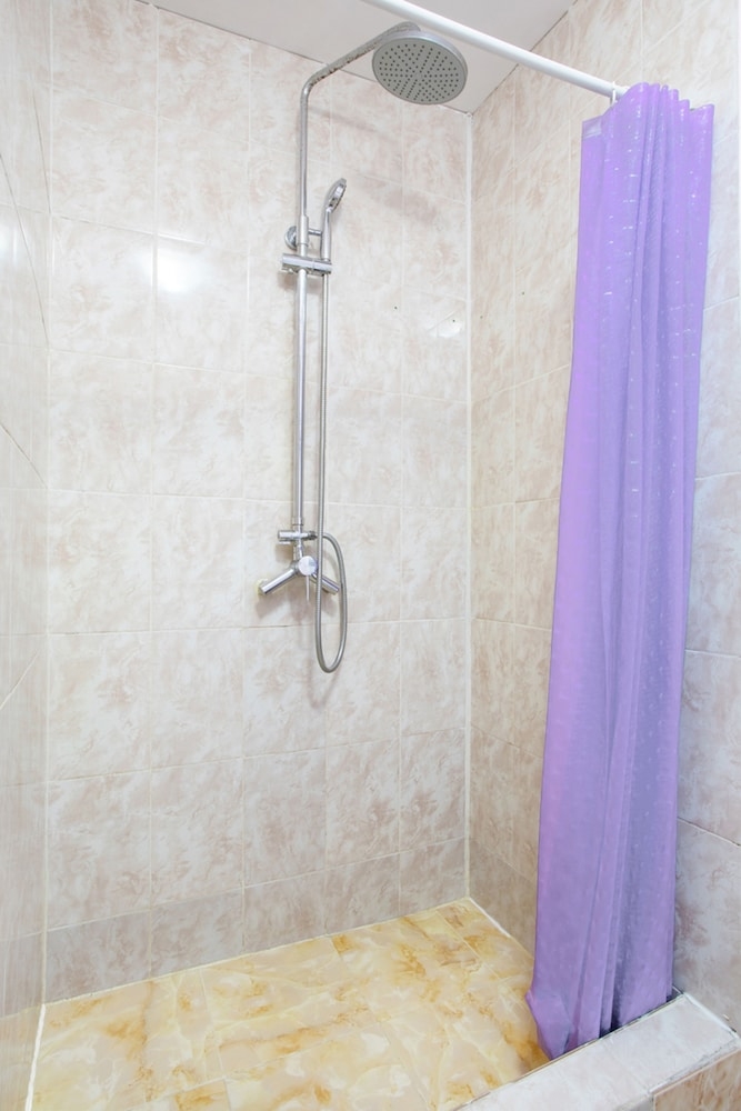 バスルームのシャワー