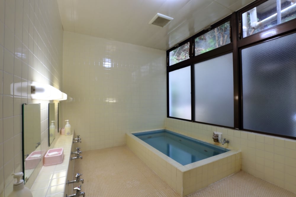 屋内スパ浴槽