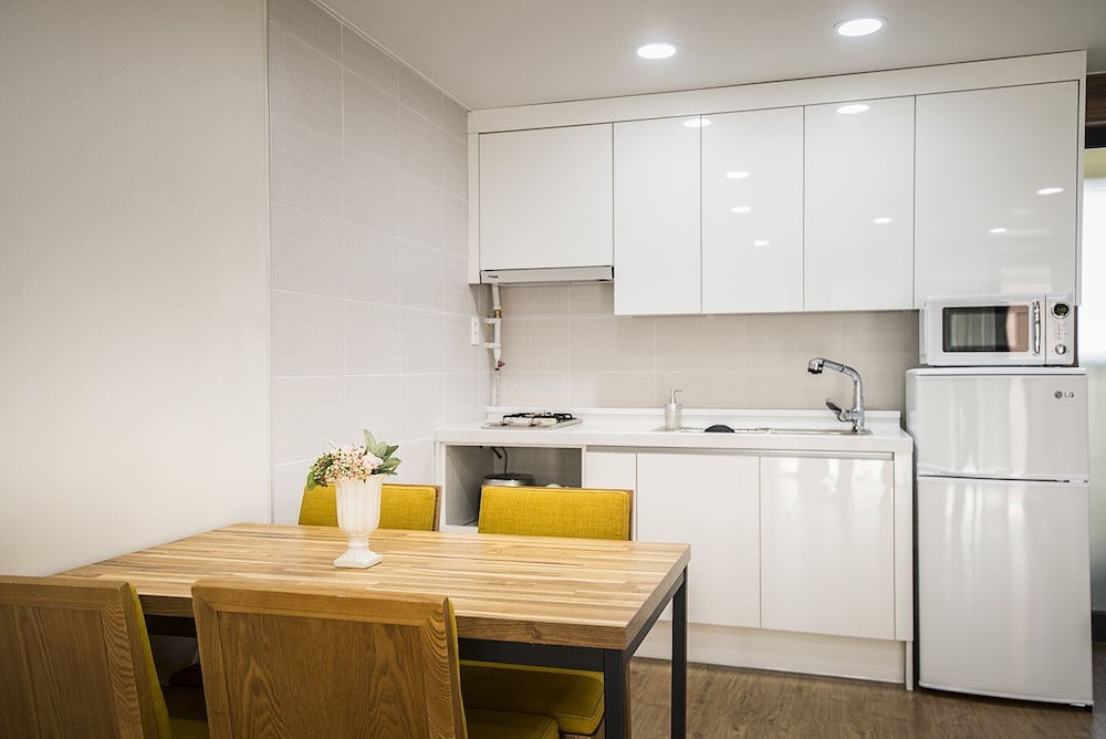 客室内のダイニングエリア