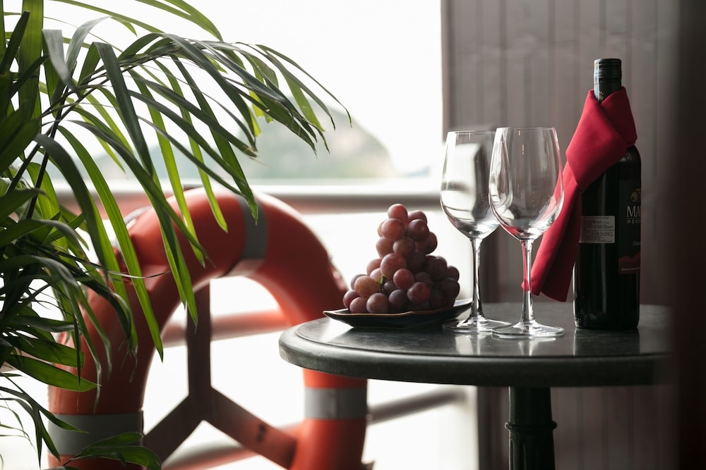 客室内のダイニングエリア