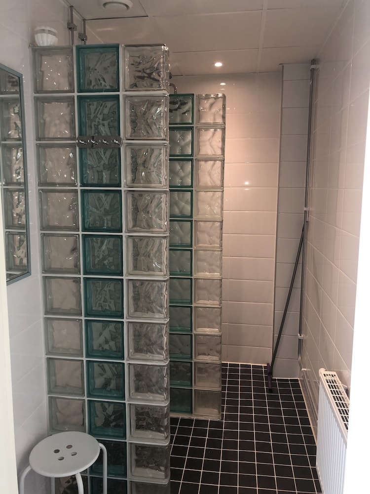 バスルームのシャワー