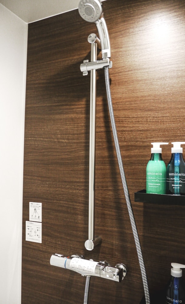 バスルームのシャワー