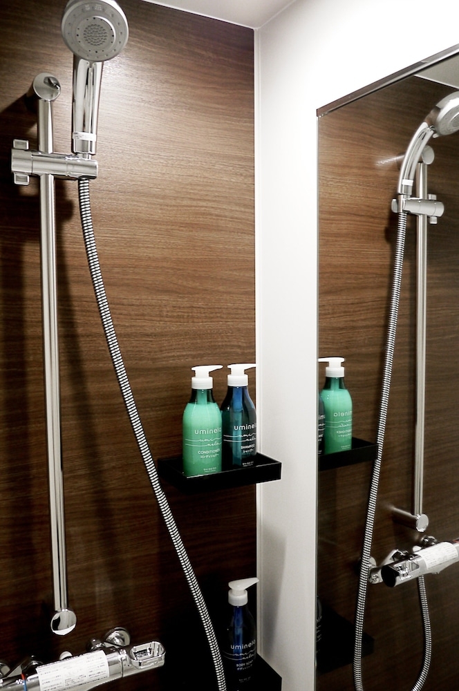 バスルームのシャワー