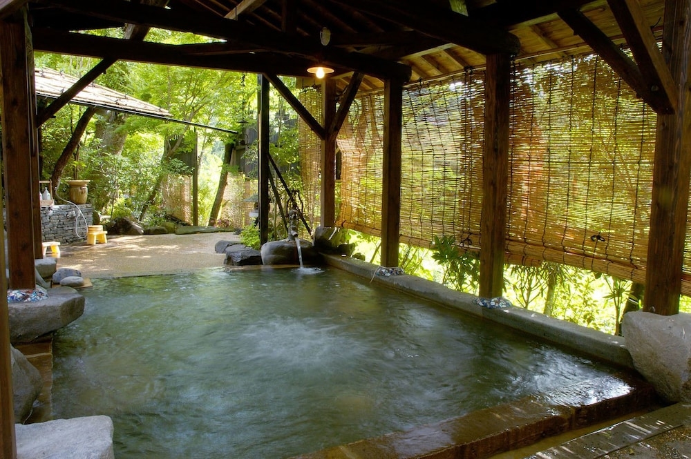 屋内スパ浴槽