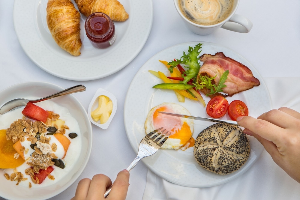 客室内のダイニングエリア