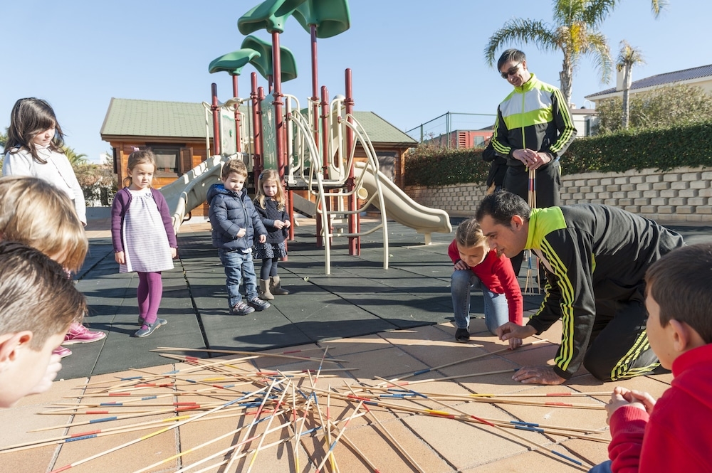 子供用の遊び場 - 屋外