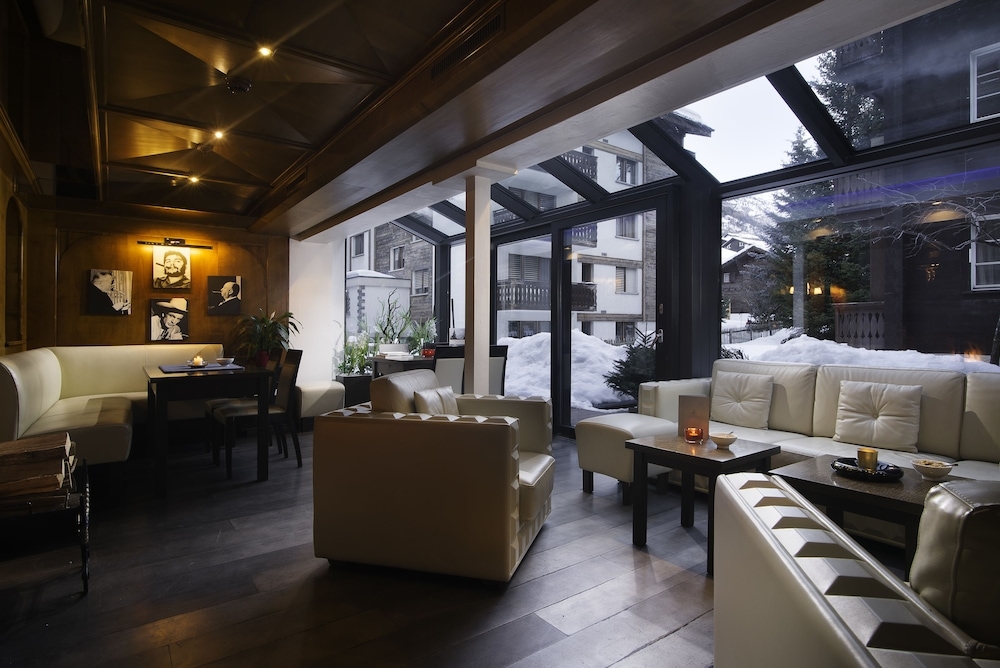 ロビーラウンジ