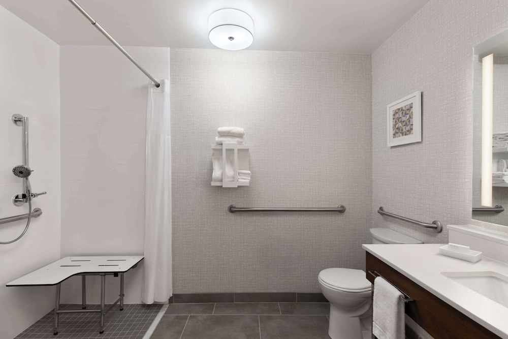 バスルームのシャワー