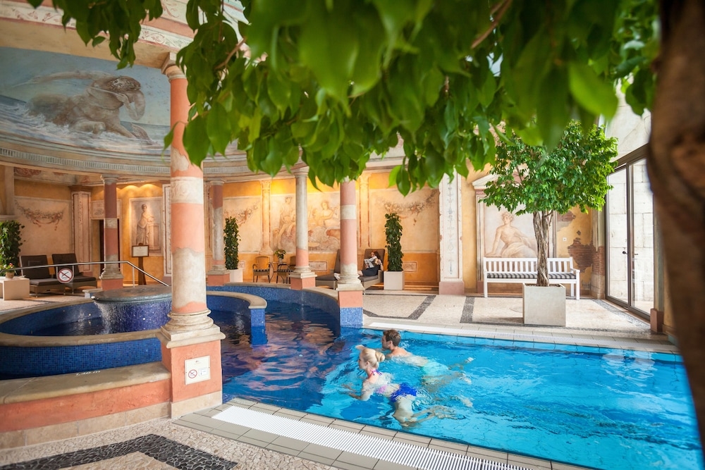 屋内 / 屋外プール