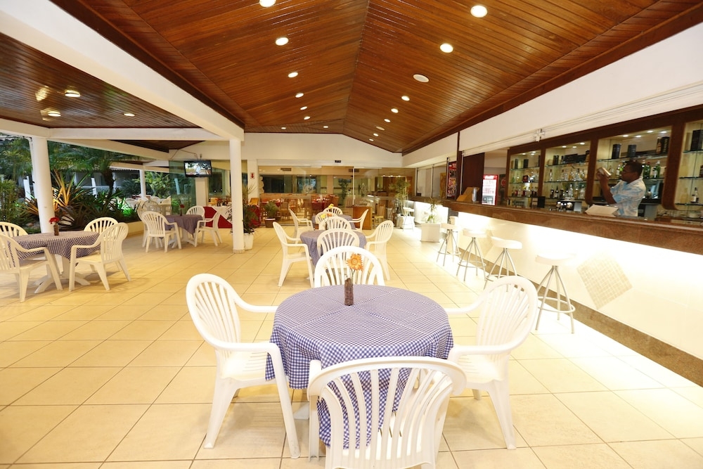 プールサイドバー