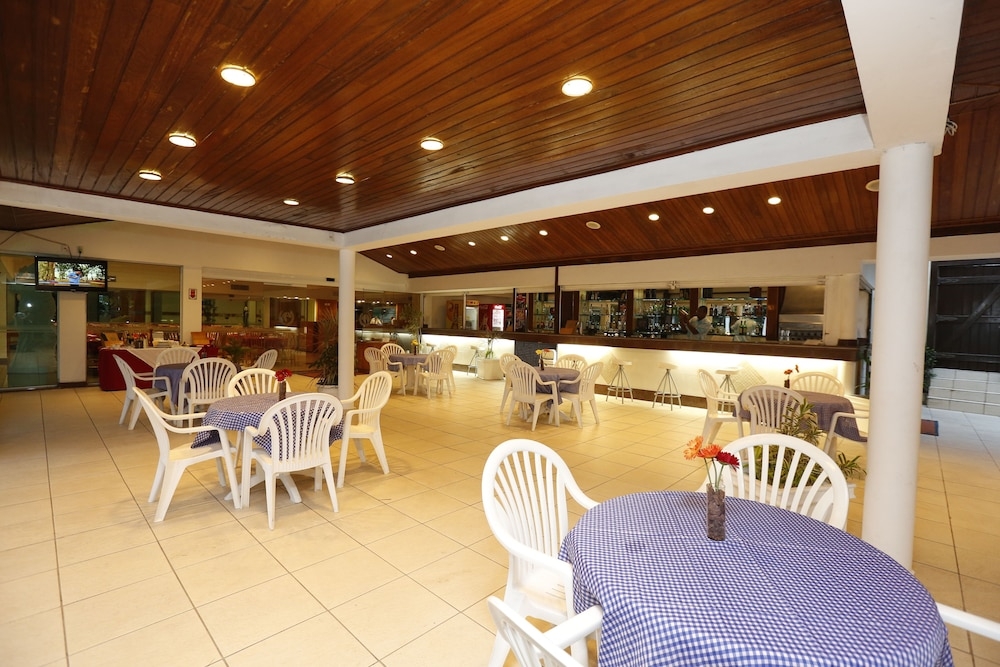 プールサイドバー