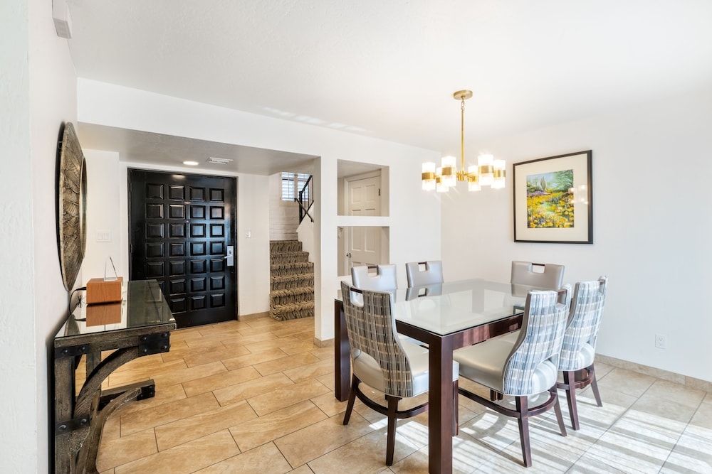 客室内のダイニングエリア