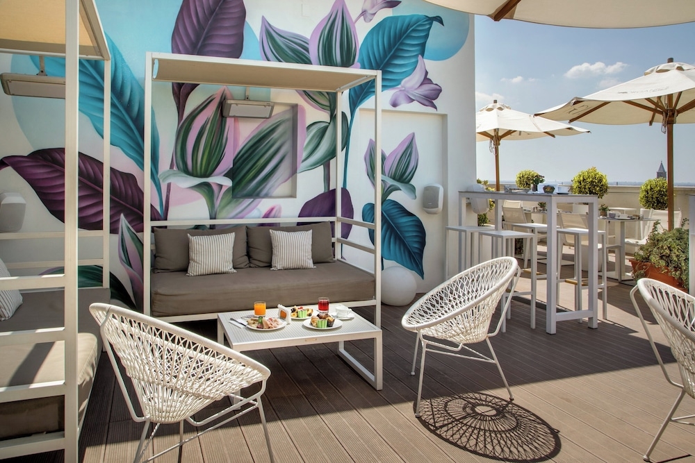 屋外ダイニングエリア