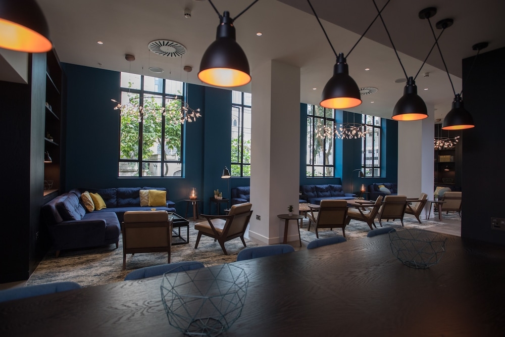 ロビーラウンジ