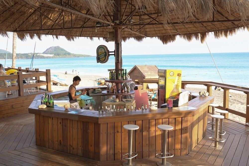 プールサイドバー