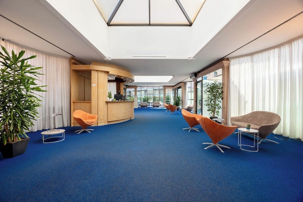 ロビー応接スペース