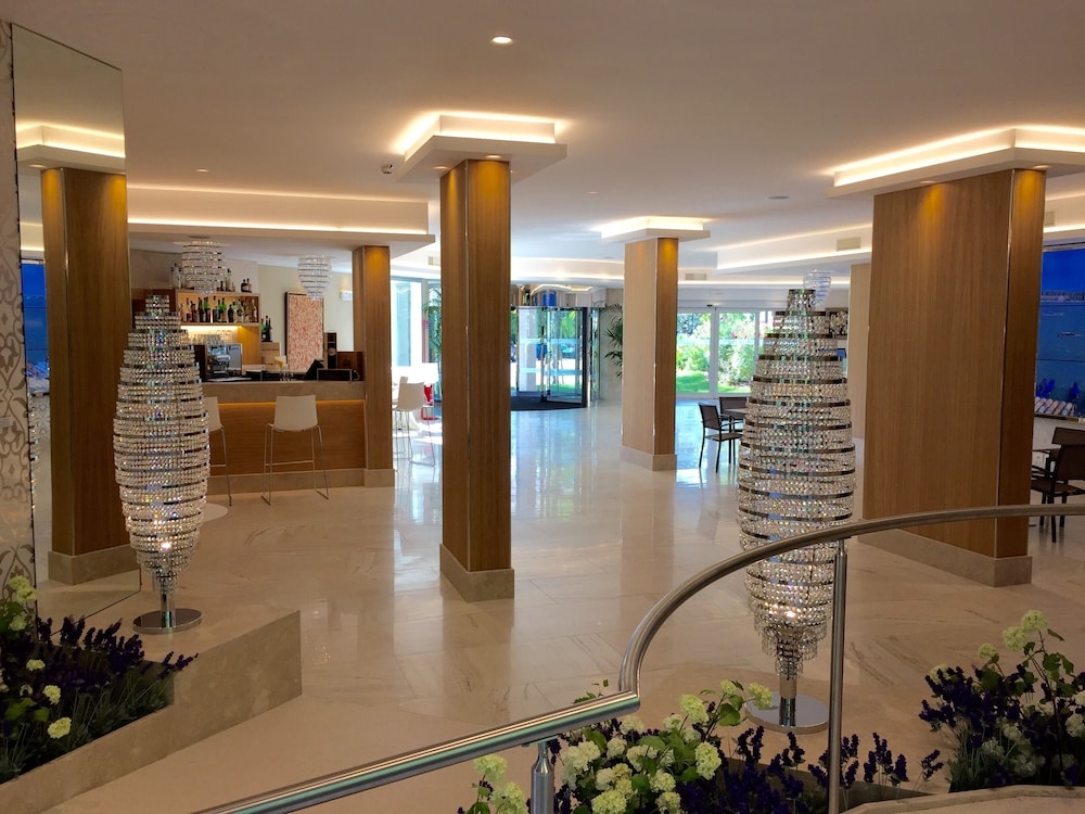 ロビーラウンジ