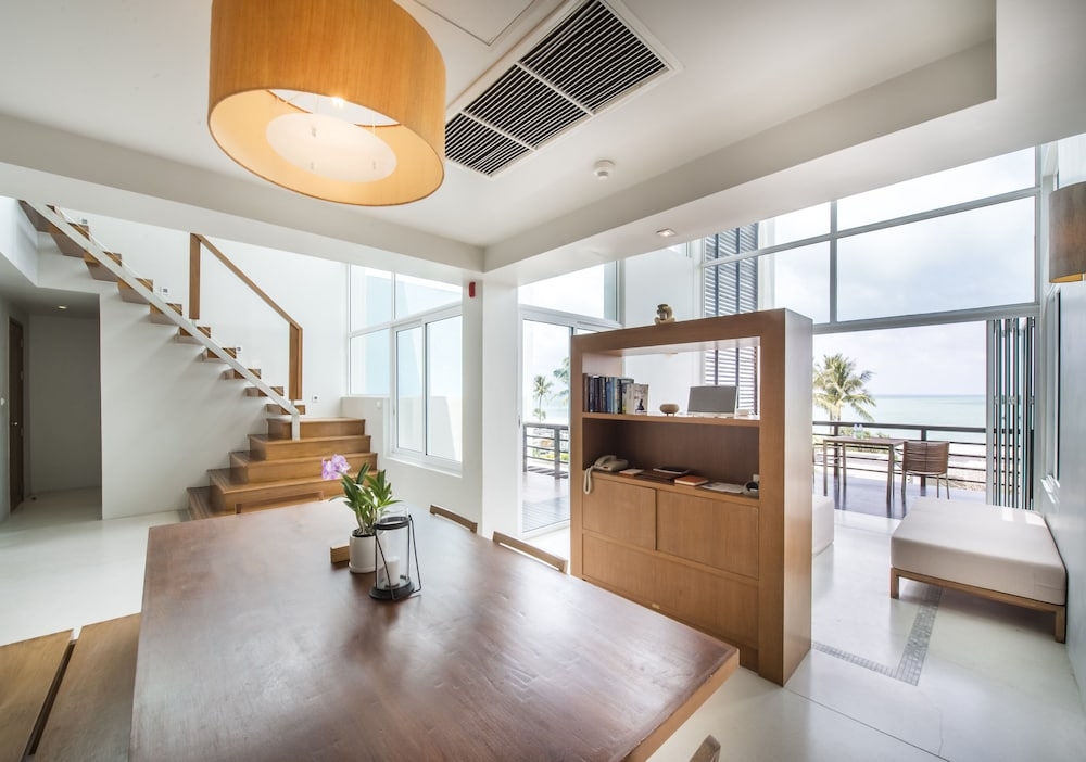 客室内のダイニングエリア