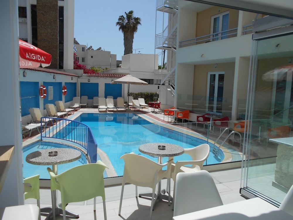 プールサイドバー