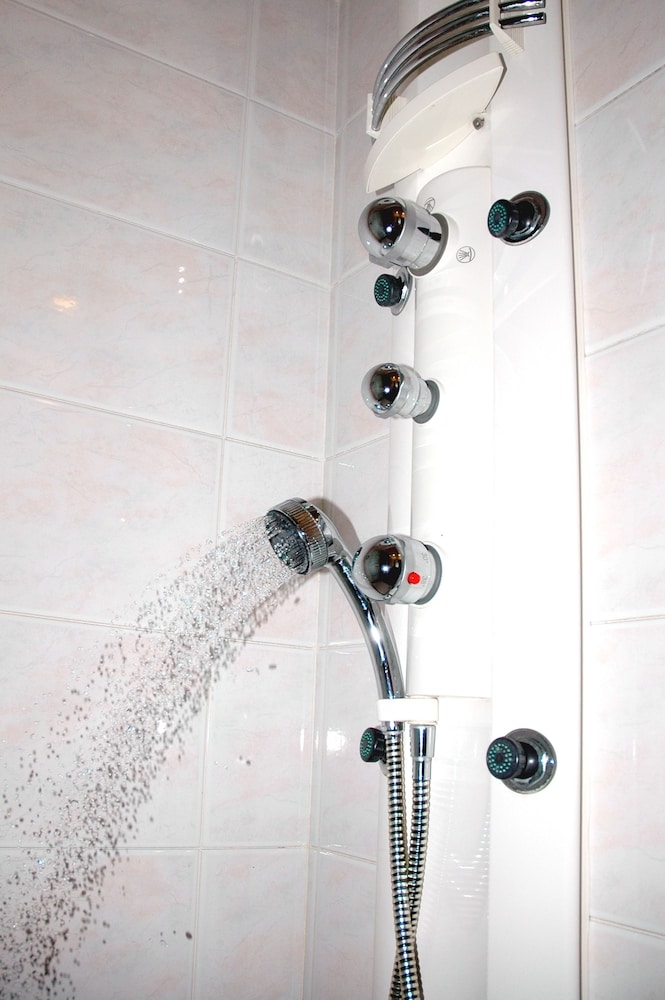 バスルームのシャワー