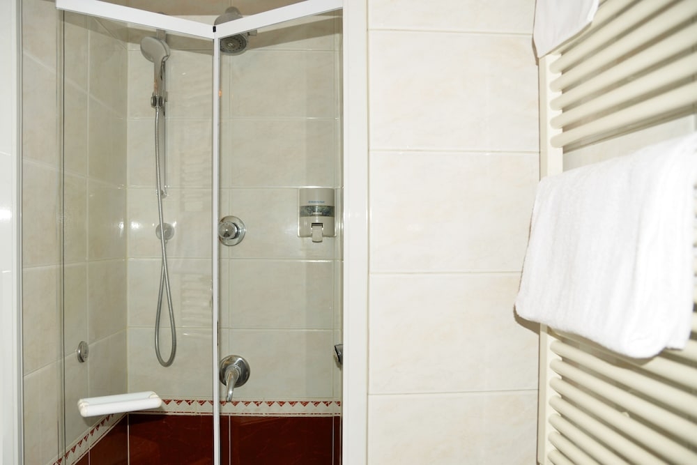 バスルームのシャワー