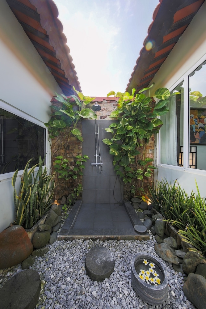 バスルームのシャワー