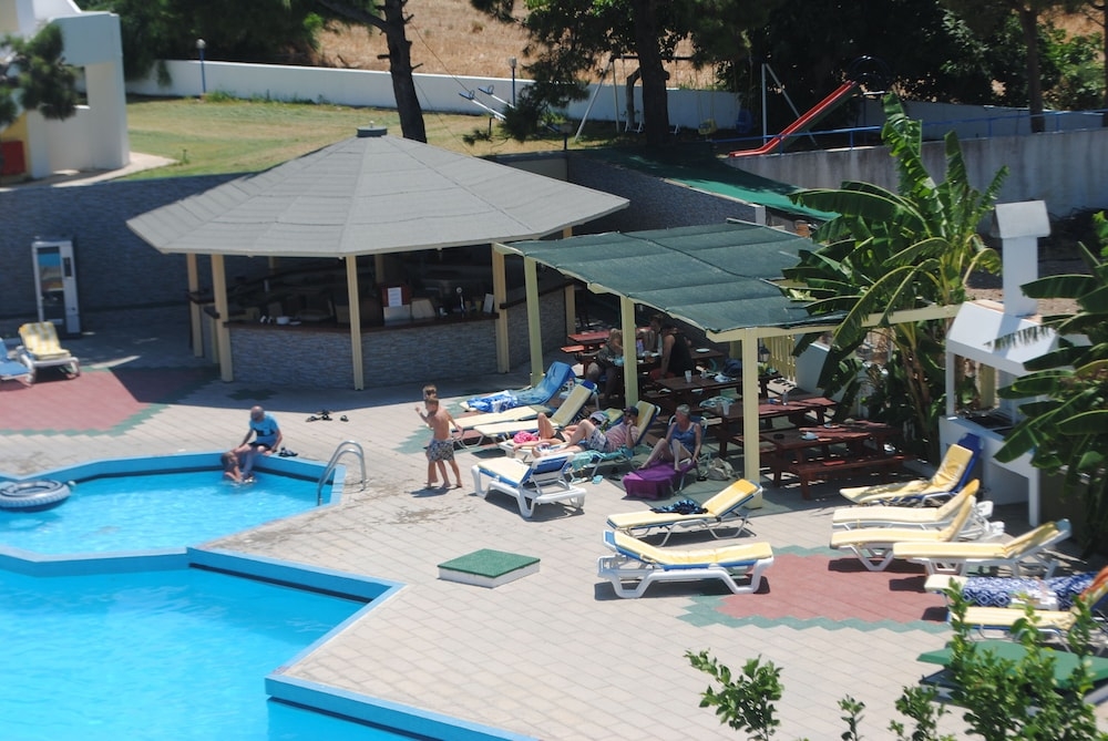 プールサイドバー