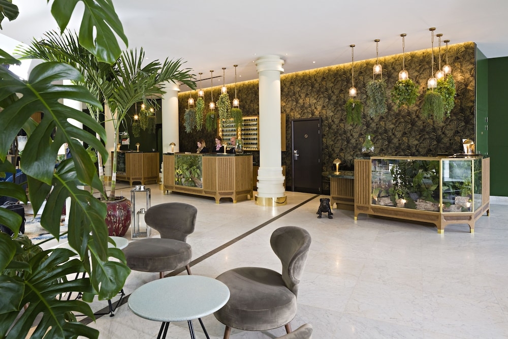 チェックイン / チェックアウト キオスク