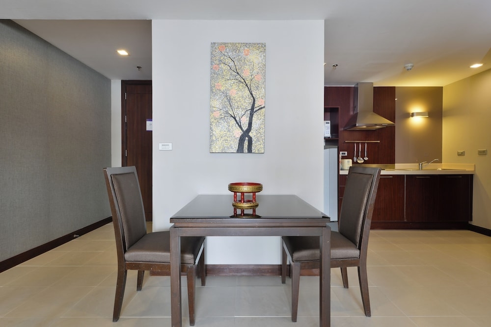 客室内のダイニングエリア