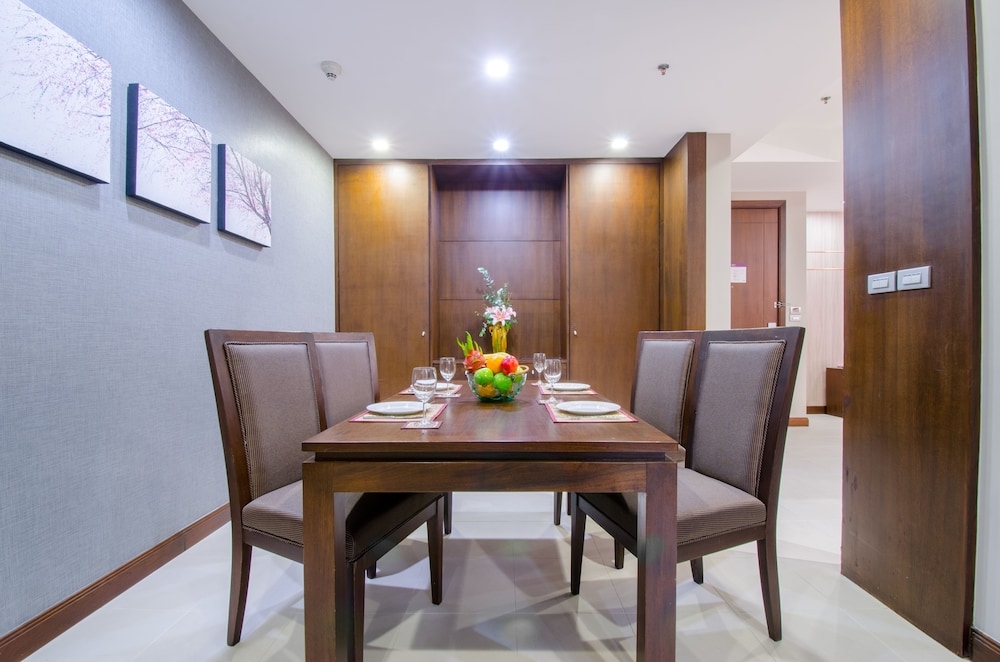 客室内のダイニングエリア