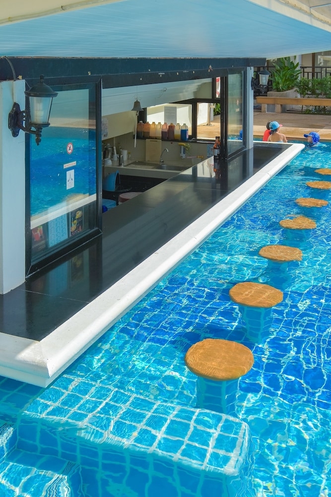 プールサイドバー