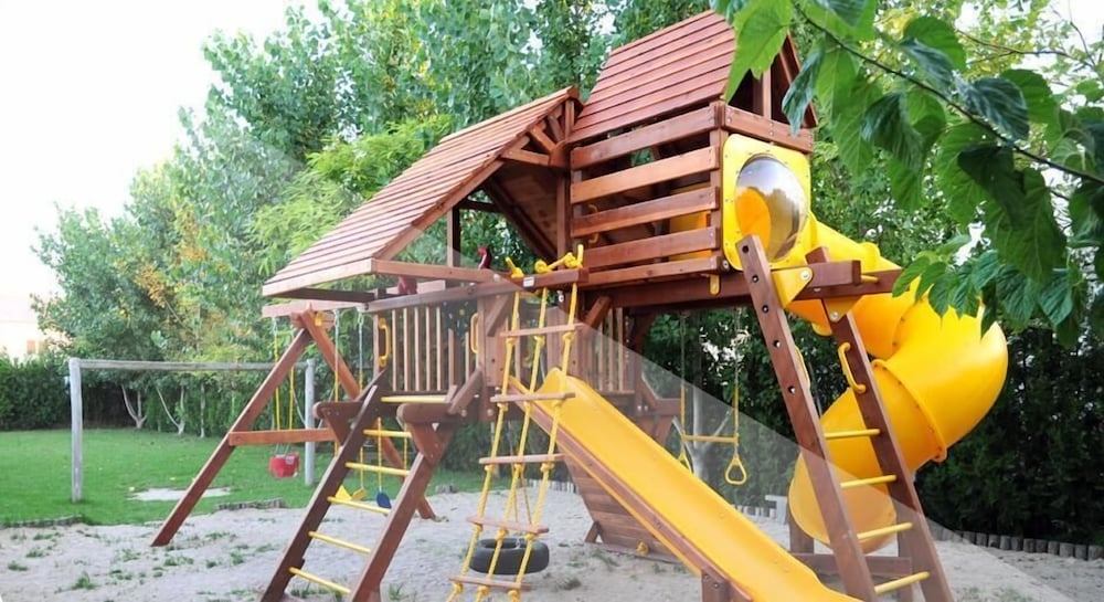 子供用の遊び場 - 屋外