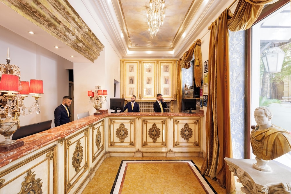 チェックイン / チェックアウト キオスク