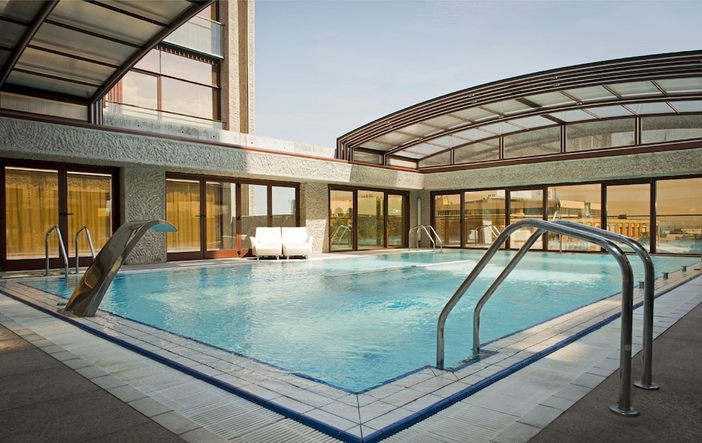 屋内 / 屋外プール