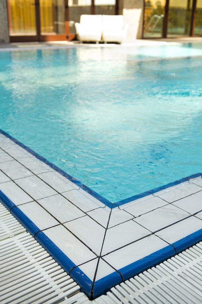 屋内 / 屋外プール