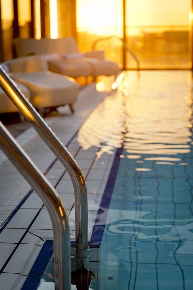 屋内 / 屋外プール