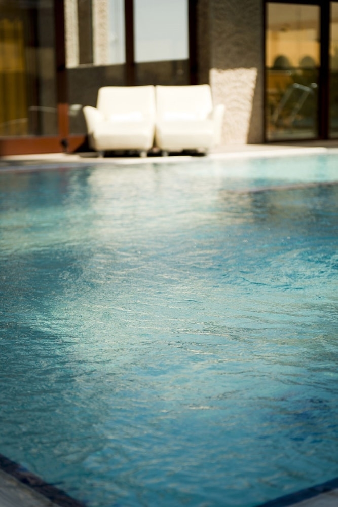 屋内 / 屋外プール