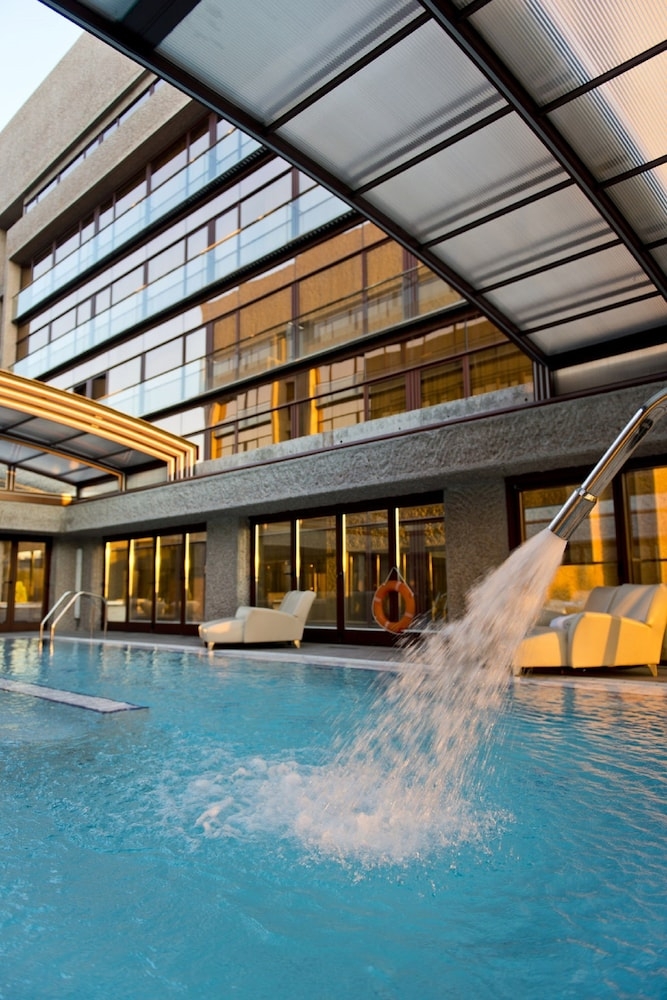 屋内 / 屋外プール