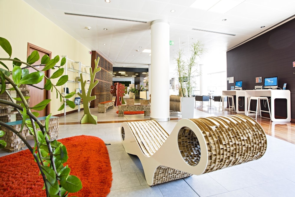 ロビー応接スペース