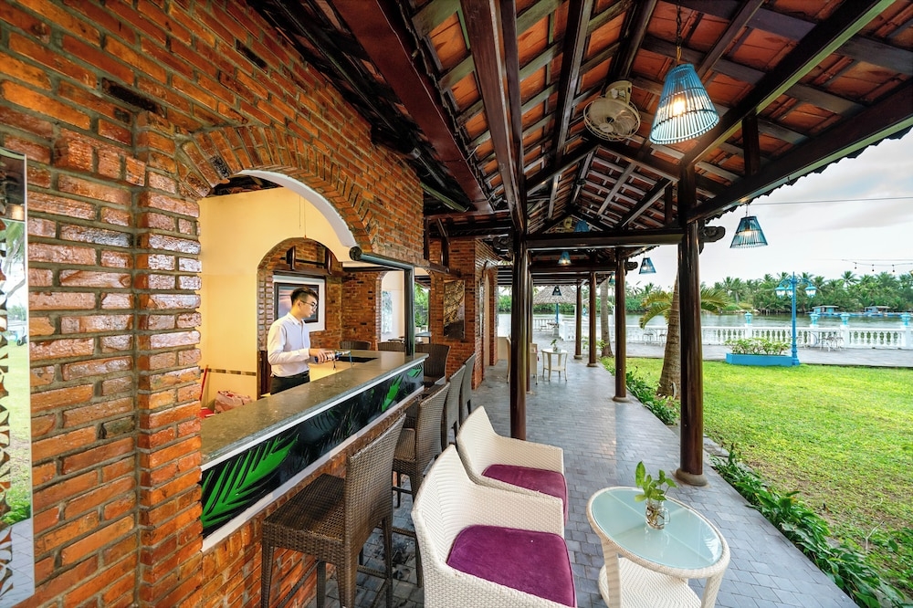 プールサイドバー