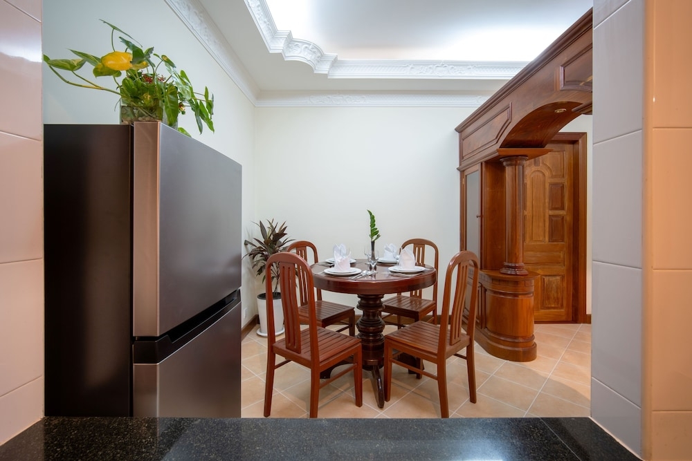 客室内のダイニングエリア