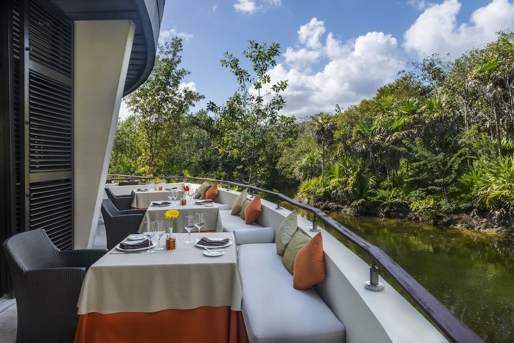 屋外ダイニングエリア