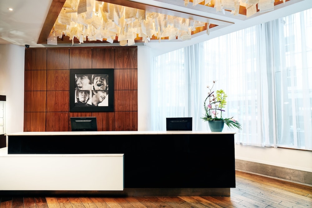 ロビーラウンジ