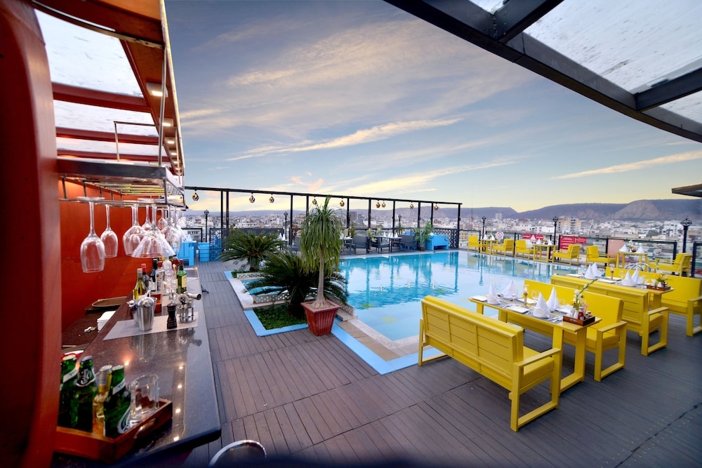 プールサイドバー