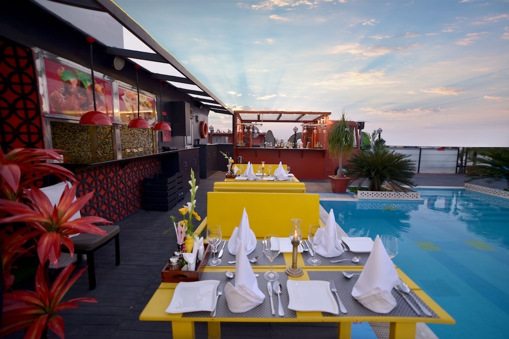 屋外ダイニングエリア