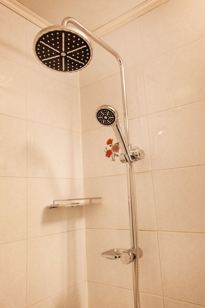 バスルームのシャワー